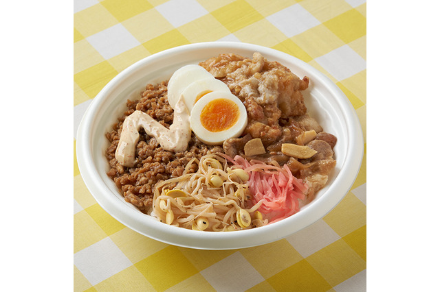 卵＆背脂の背徳感がたまらない！ファミマ、ニンニクやマヨがたっぷりの豚丼など“月見背徳メシ”10種類を発売 画像