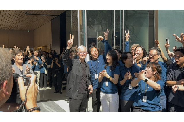 ティム・クックCEOも握手や写真撮影に応じる！「Apple銀座」リニューアルオープン 画像