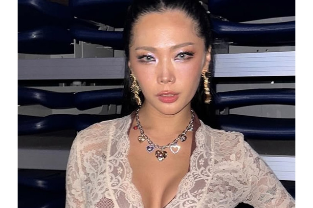 「これダンス？性行為じゃん」発言で炎上のHoney J、大胆ファッションで魅せた“唯一無二の存在感”【PHOTO】 画像