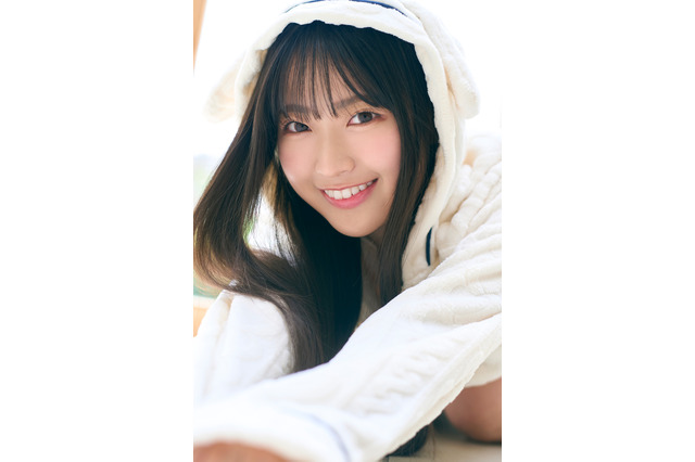 日向坂46・蔵盛妃那乃、耳付きフードの愛くるしいルームウェア姿！撮り下ろし写真が公開 画像