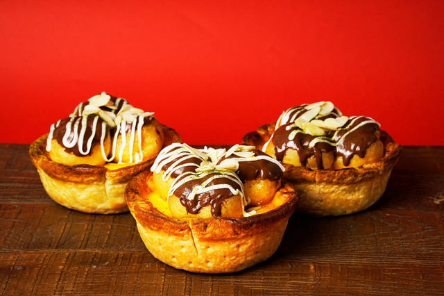 まるで“たこ焼き”のプチシューが10月1日発売！大阪パブロ新作「パブロのたこ焼きチーズタルトやで！」 画像