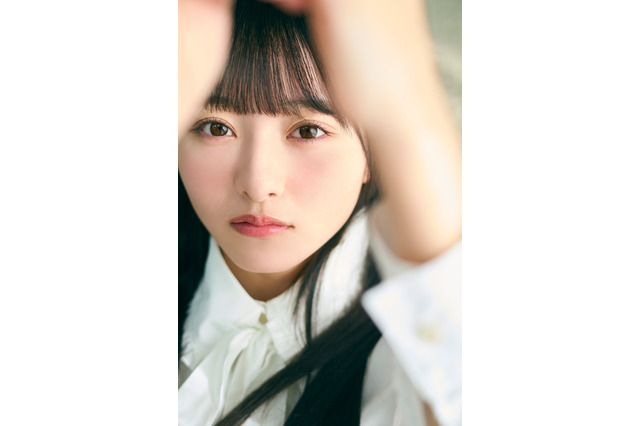 日向坂46・片山紗希、真っ直ぐな視線の“美少女”ショットを公開! 画像