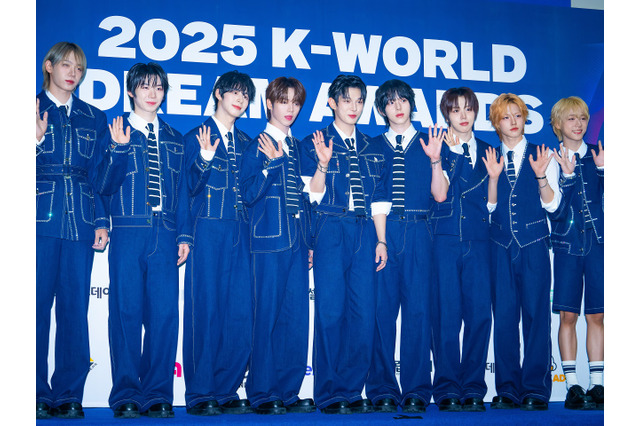 日本人メンバー所属の“怪物新人”AHOF、爽やかプレッピールックでファッション界まで席巻! 画像