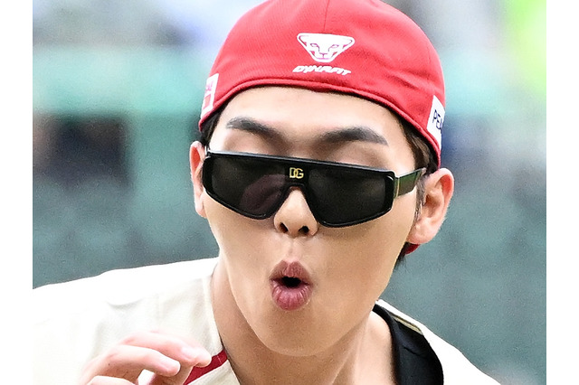 「危うく大事故」韓国俳優の“暴投”始球式が物議、子どもへの配慮不足と非難　過去には全裸・タバコ騒動 画像