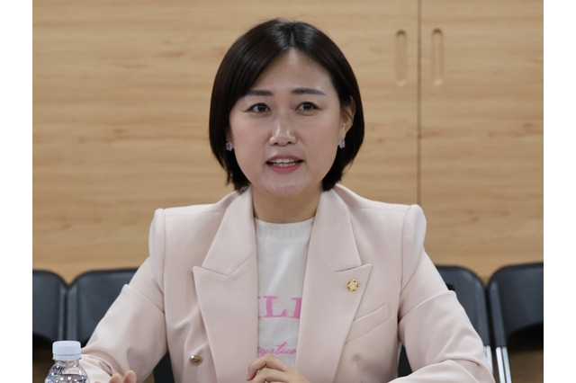 生徒からは脅迫、保護者からはクレーム…死人が出るほど過酷な韓国の教師、業務時間がOECD加盟国最多に 画像