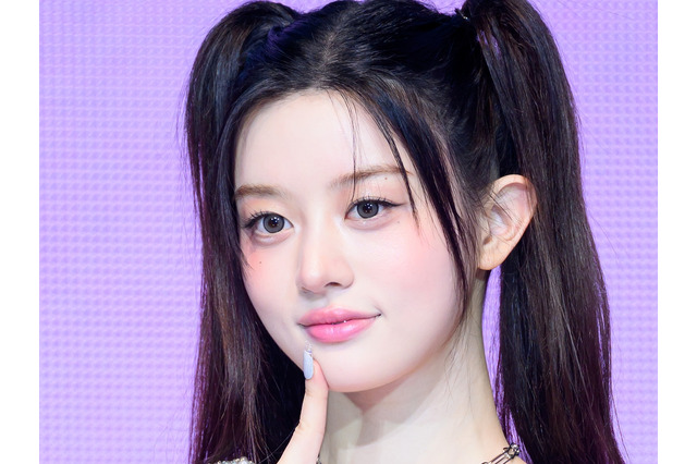 「そんなことしないで」ILLIT・ミンジュ、ベッドで見せた“無防備な可愛さ”に胸キュンするファン続出！【PHOTO】 画像