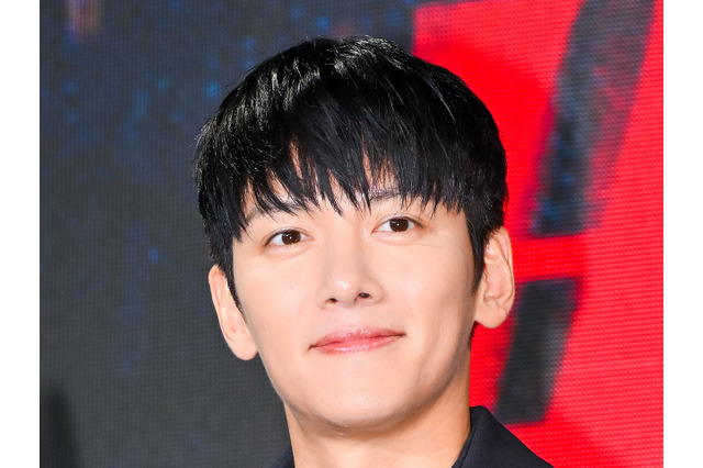 俳優チ・チャンウク、スイムウェア姿を突然公開！筋骨隆々の上半身に視線釘付け「筋肉が眩しい」【PHOTO】 画像