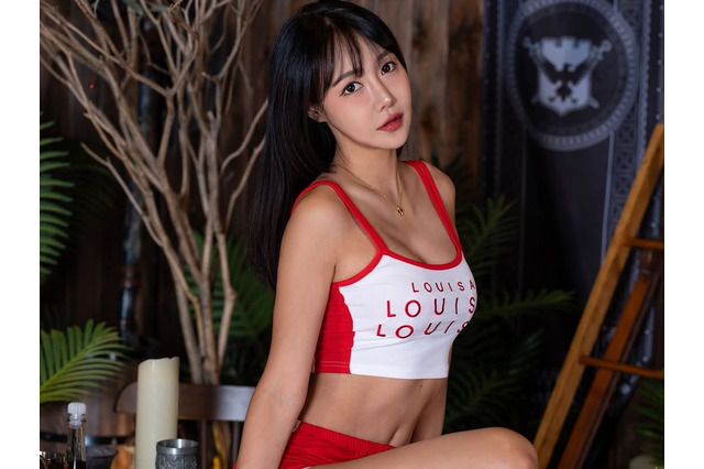 “完璧曲線”がくっきり！韓国の長身レーシングモデル、美しすぎる釣りSHOTで人々を虜に「ビューティフル…」【PHOTO】 画像