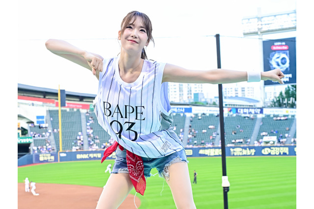 えっ、美人が2人も…?前職アイドル→韓国プロ野球で人気の日本人チア、キュートなプリクラSHOTを披露【PHOTO】 画像
