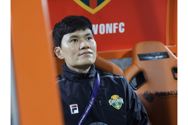 神戸と戦う韓国の“低予算クラブ”江原、率いるは正監督1年目の45歳　成績不振で“気合いの丸刈り”も 画像