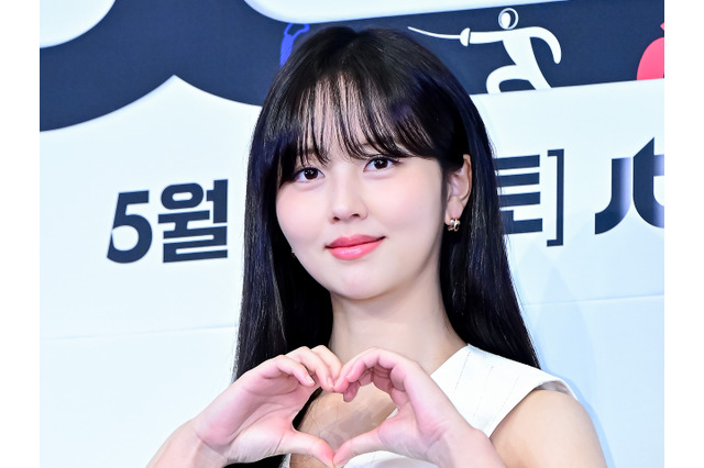 『太陽を抱く月』名子役キム・ソヒョン（26）、肩出しワンピ姿で洗練された美しさ披露【PHOTO】 画像