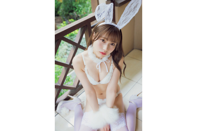 元NGT48・川越紗彩、“白バニー”風のランジェリーショット！1st写真集未公開カットを披露 画像