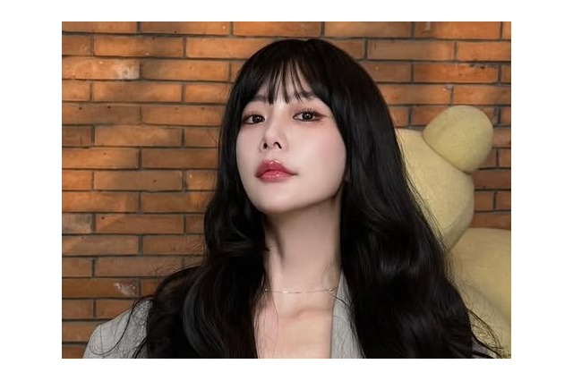 “離婚発表”後初のコメント、「世界で最も美しい女性」2位のクララがSNS更新　8億円新居が話題に 画像