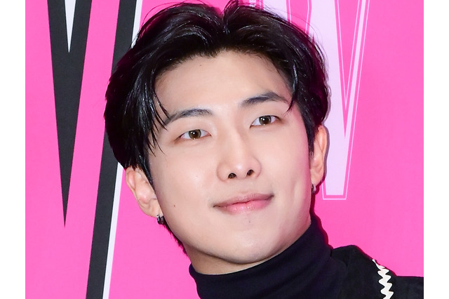 BTS・RM、“生みの親”とともにスーツ姿でファンライト鑑賞！「APEC CEOサミット」に参加 画像
