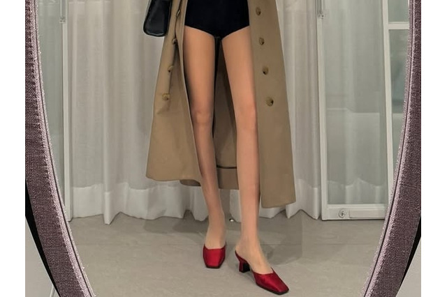 「体の半分以上が脚」元Jリーガーとも交際の韓国長身アイドル、ミニパンツから伸びる脚線美が異次元【PHOTO】 画像