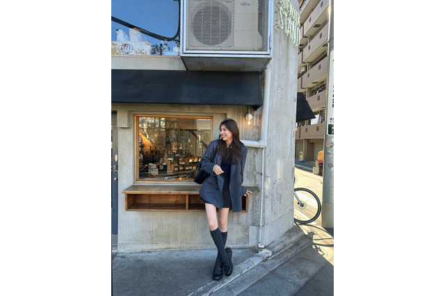 ブランチレポーター・秋元絵里花のレアな私服姿にファン「シックで大人な」「足綺麗すぎ」 画像