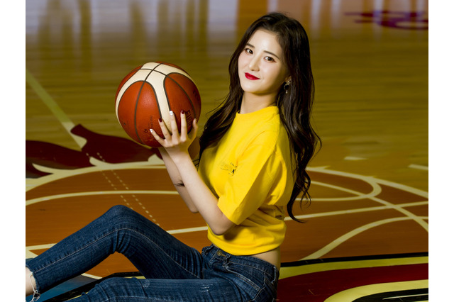 前職アイドル、夫は12歳上ボディビルダーの韓国バスケチアが美貌発散！華奢なスタイルでファンを虜に【PHOTO】 画像