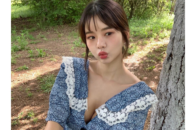 圧倒的なボリューム感…韓国で“最もグラマラスな女芸人”メン・スンジ、視線を圧倒する大胆ポーズで話題【PHOTO】 画像