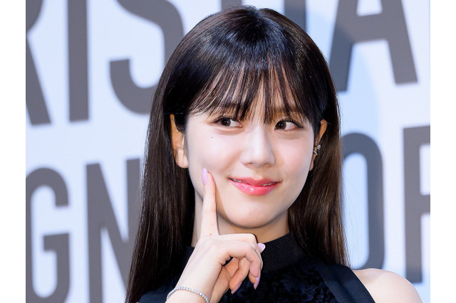 「幼くなってる?!」BLACKPINK・ジス、“ぱっつん前髪”ショット公開！ラブリーな姿に反響続々【PHOTO】 画像