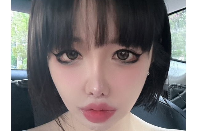 奇行を続けて“健康異常説”浮上の韓国アイドル、意味深コメントを添えた自撮り写真に視線集中 画像