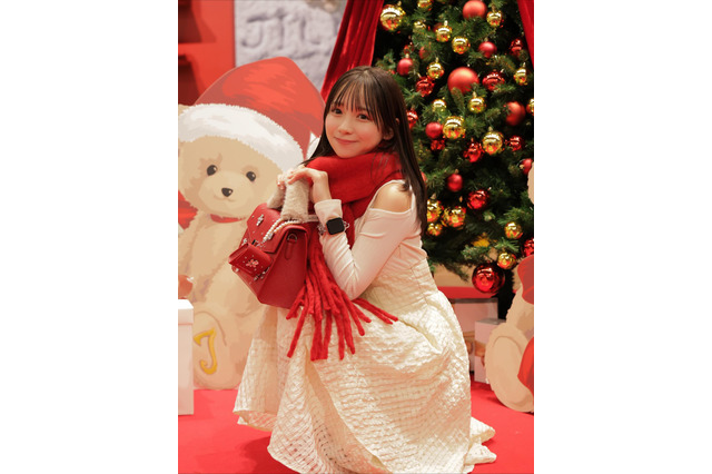池本しおり、インスタ公開のクリスマスファッションに「似合いすぎ」「激カワすぎて萌える」の声 画像