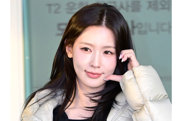 “ほぼ紐”ドレスで話題になったi-dle・ミヨン、“腹チラ”ルックで可愛さと妖艶さを披露【独自写真】 画像