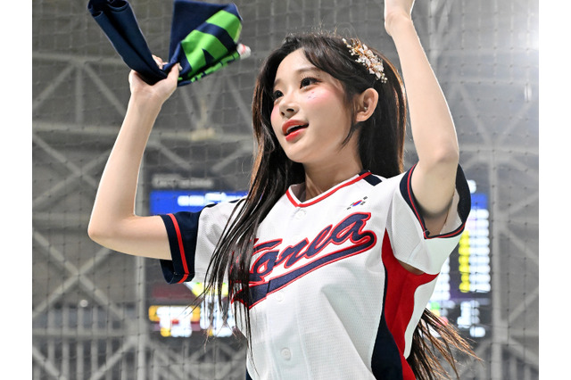 「日本にまた来て！」侍ジャパンと激闘の韓国代表を応援！21歳人気チアの美貌に「ジュウンちゃん最高」の声【PHOTO】 画像