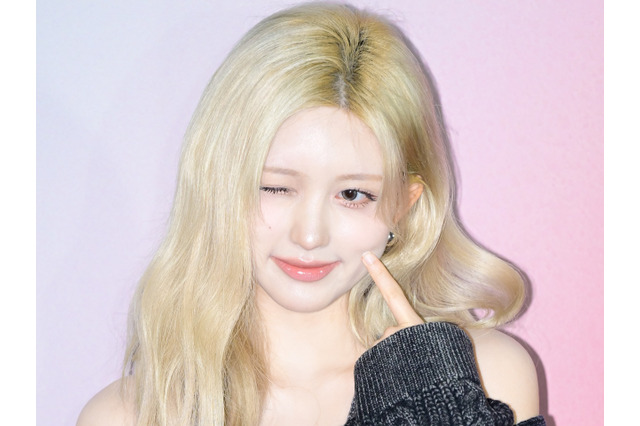 「天使だ…」IVE・ガウル、反則級の“ベッド寝そべりSHOT”公開！上目遣いに胸キュン【PHOTO】 画像