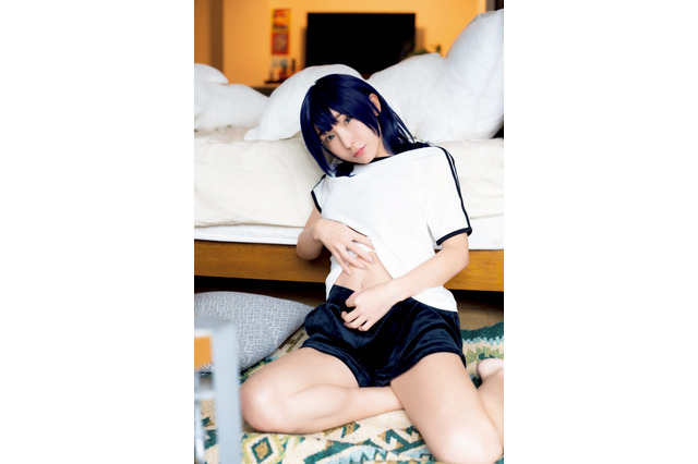 加護亜依、グラビアに電撃参戦！青髪のセクシーコスプレ披露 画像