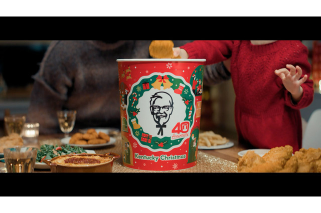 KFC、クリスマスの人気商品「パーティバーレル」発売から今年で40年！1985年からの歴史を新CMで表現 画像