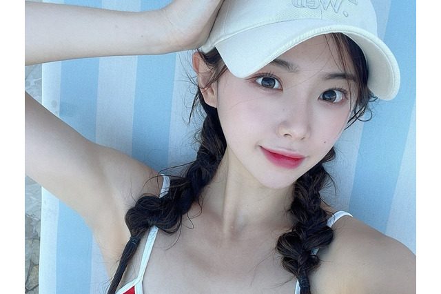 直視できません…韓国チアガール、美肩も美背中もあらわな大胆プライベートSHOTに「真の女神」の声【PHOTO】 画像