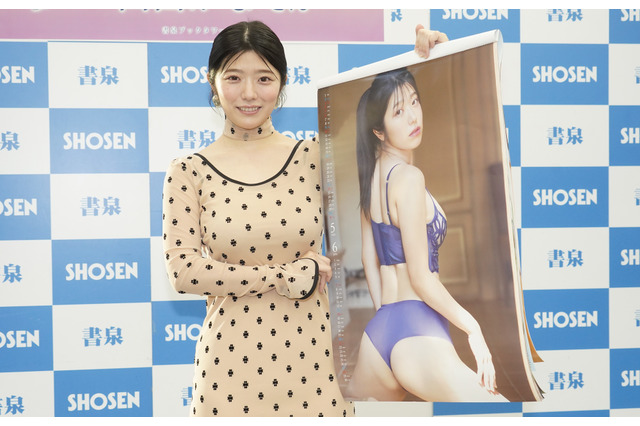 山田かな、新作カレンダーでは美ヒップ眩しい振り向きカットがお気に入り！ 画像