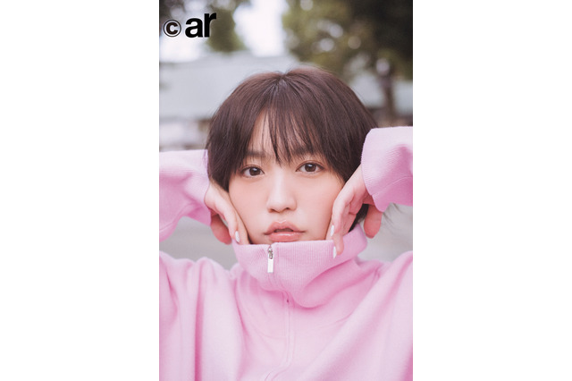 大原優乃、可愛すぎるタートルネック姿！『ar』連載で松陰神社をめぐる 画像