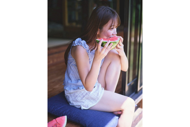 矢吹奈子、季節感感じる美少女ショット！カレンダーオフショ公開にファン歓喜 画像