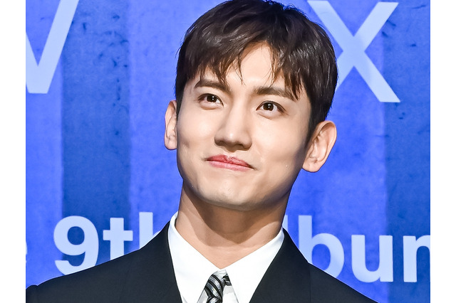 東方神起・チャンミン、“成功したオタク”に！端正なスーツ姿で憧れの選手の結婚式に参列【PHOTO】 画像