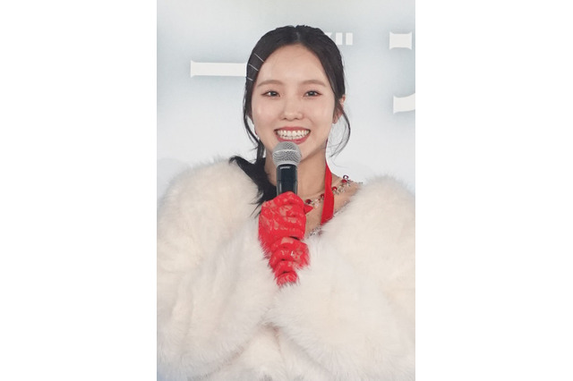 本田真凜、特別な想い重なるコラボでセクシー網タイツ姿に 画像