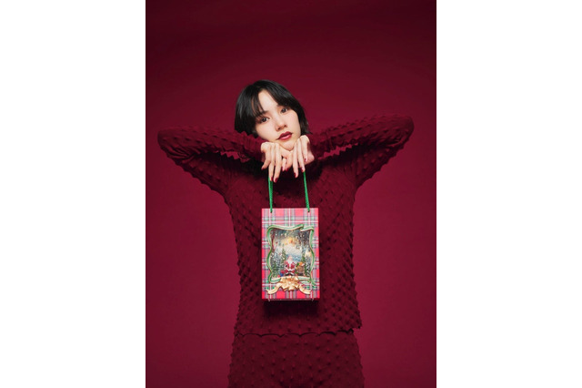 のん、ワインレッドのクリスマスコーデ姿にファン歓喜「最高のプレゼント」 画像