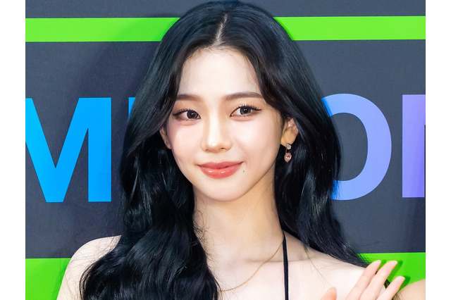 『紅白』出場のaespa・カリナ、修道女姿が神秘的…シスターに変身したオフショット公開【PHOTO】 画像