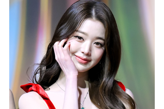 IVE・ウォニョン、“ミニスカサンタコス”姿が反則級…チラ見えボリュームに釘付け【PHOTO】 画像