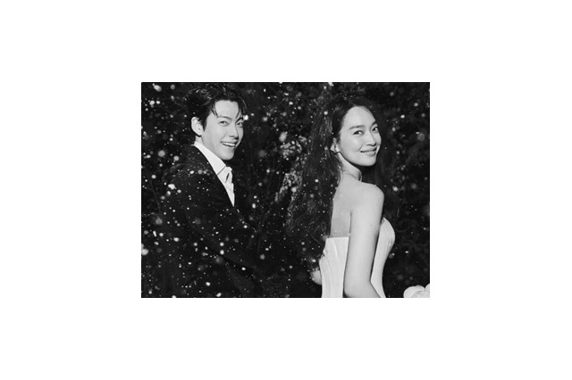 【2025振り返り】初雪が演出した最高の一枚　シン・ミナ♡キム・ウビン、10年愛のウェディング秘話 画像