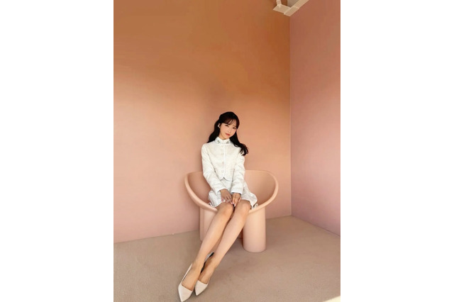 AKB48・小栗有以、「今年はミニスカ」宣言！上品な春服コーデで美脚披露 画像