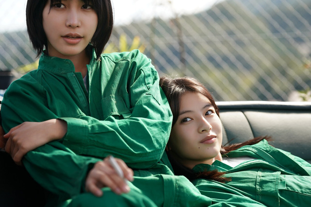 出口夏希＆南沙良W主演映画『万事快調〈オール・グリーンズ〉』本編映像公開！同好会メンバーが学校の屋上で決起集会！ 画像