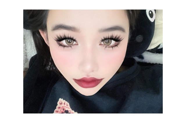 健康異常説で休止中なのにド派手メイクで近況報告した韓国アイドル 画像