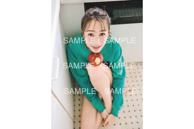 藤井サチ、美脚が目を引くキュートな特典絵柄も公開！初フォト&スタイルブックのオンラインサイン会が2月開催決定 画像