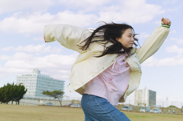 稲垣来泉、『B.L.T.』で初連載！“日常の動作”をテーマにした「被写体表現」企画 画像