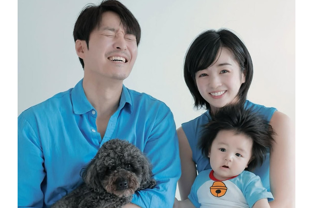 “BTSメンバー似”と話題の息子＆18歳年下の日本人妻も！韓国俳優、家族そろって公式の場に初登場 画像