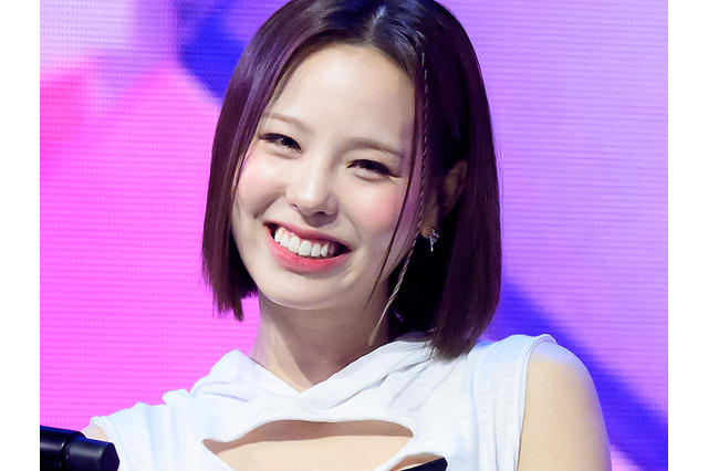 「デカめの声出た」NiziU・マコ、タイトドレスで“圧巻スタイル”披露！曲線美にファン釘付け 画像