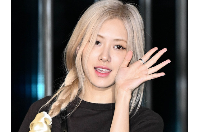 BLACKPINKロゼ「世界で最も美しい顔」1位の秘訣を明かす…毎日食べている意外な食材とは? 画像