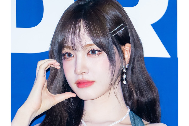 「何頭身？」「人間ですか？」IVE・リズ、“網タイツ”の美脚がスラリ…驚異のスタイルにファン騒然！ 画像