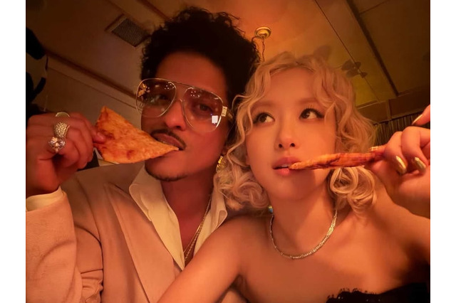 「グラミー賞」を盛り上げたブルーノ・マーズ＆BLACKPINK・ロゼ、授賞式の後はピザ「もう家族」 画像